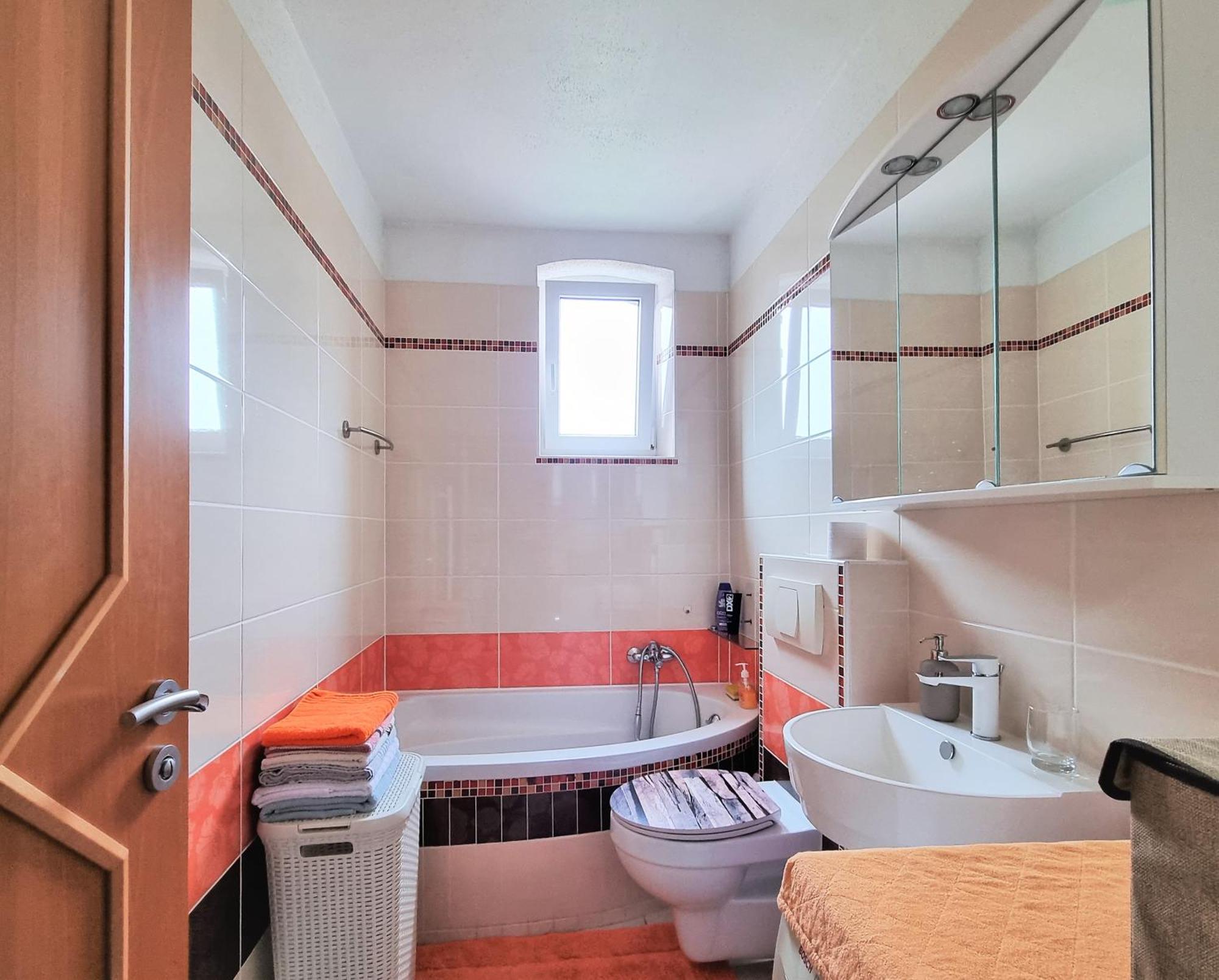 Apartment Bayreuth, Grosse Ferienwohnung Im Haus Mit Kunst, 3 Schlafzimmer, Kueche, Parkplatz Ngoại thất bức ảnh